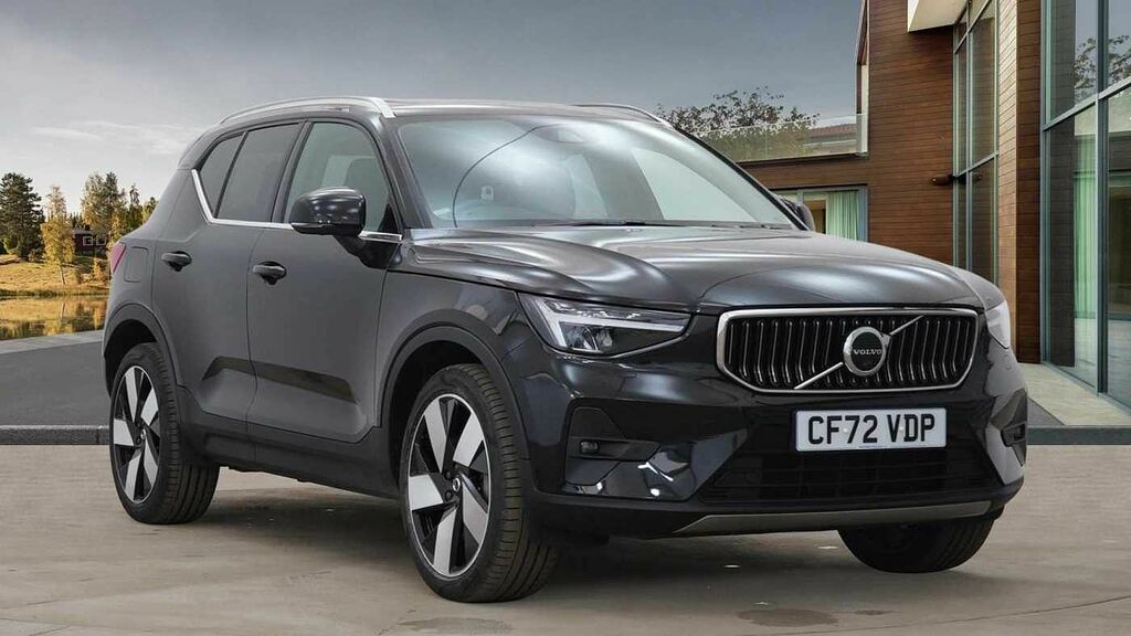 Compare Volvo XC40 Recharge T5 Ultimate CF72VDP Black