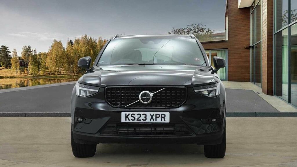 Compare Volvo XC40 Recharge T5 Ultimate KS23XPR Black