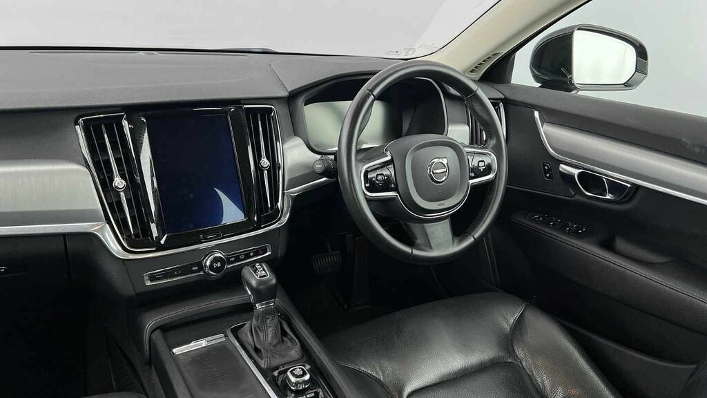 Compare Volvo S90 D4 Momentum YM19JYY Black