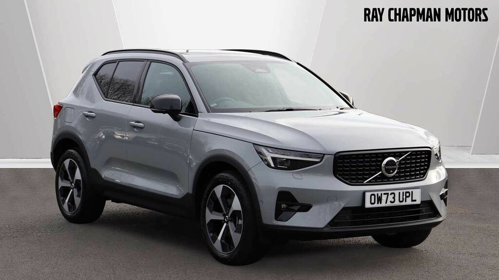 Compare Volvo XC40 B3 Ultimate OW73UPL Grey