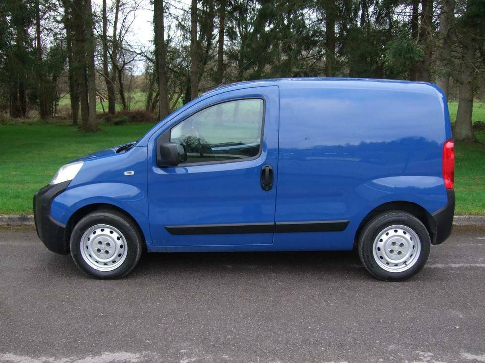 Compare Peugeot Bipper Tepee Hdi S AE17VWF Blue
