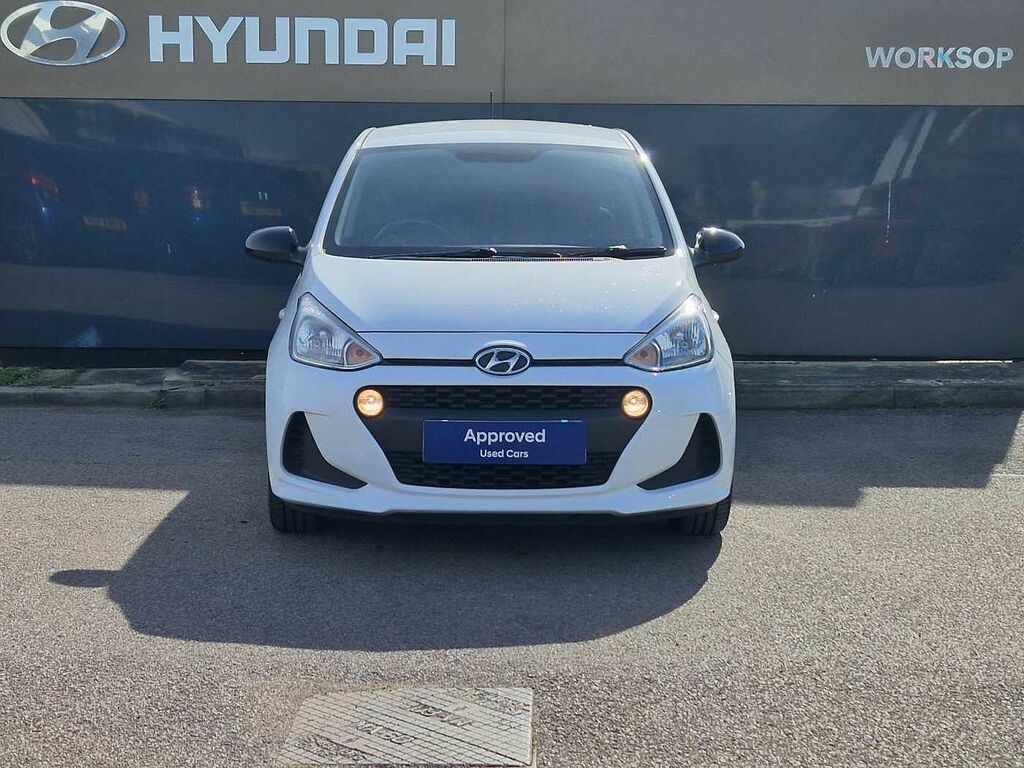 Compare Hyundai I10 Hatchback 1.0 67Ps Play FA19ZZM White