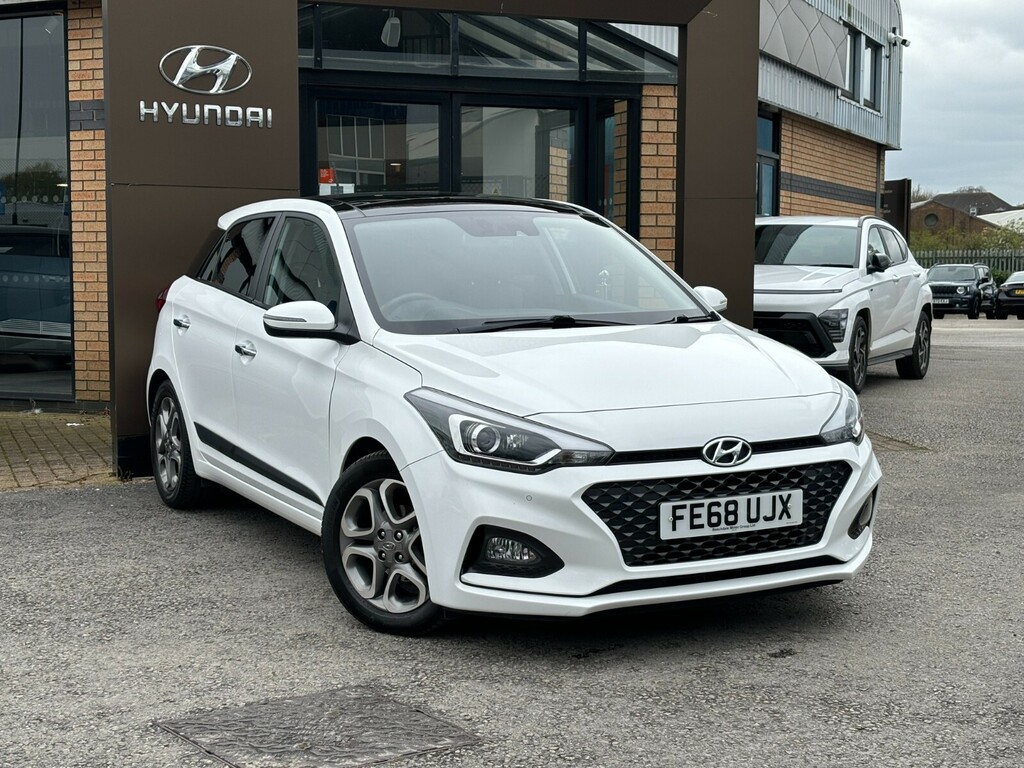 Compare Hyundai I20 1.2 Mpi Premium Se Nav FE68UJX White