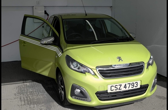 Compare Peugeot 108 1.0 Collection Euro 6 CSZ4793 Green