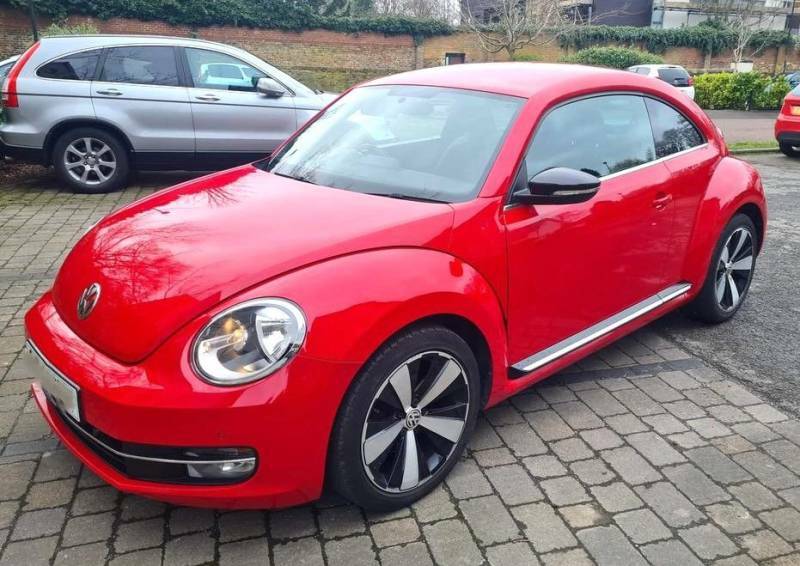 Compare Volkswagen Beetle 1.2 Tsi Design 105Ps SH64ZNE Red