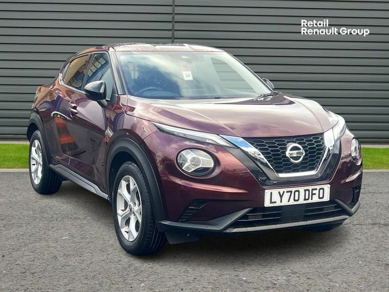 Compare Nissan Juke Nissan Juke 1.0 Dig-t 114 N-connecta Dct LY70DFO Red
