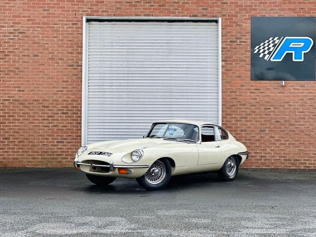 Compare Jaguar E-Type Type 4.2 Straigt Six - Coupe Fully Restored 11 RCD73G White