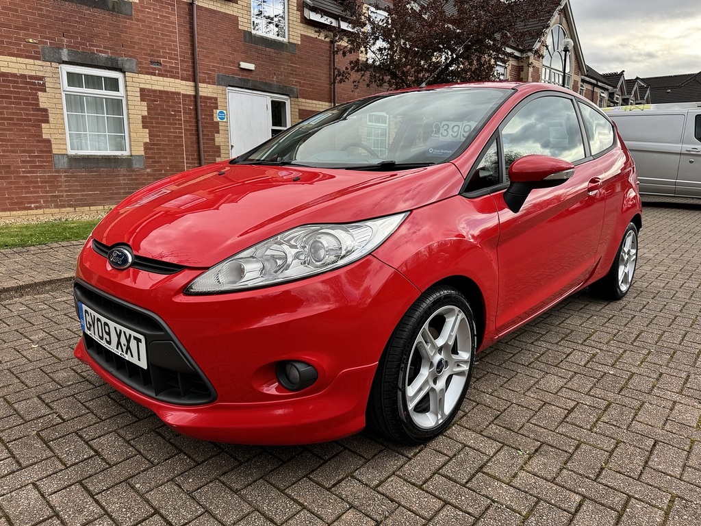 Compare Ford Fiesta Zetec S GY09XXT Red