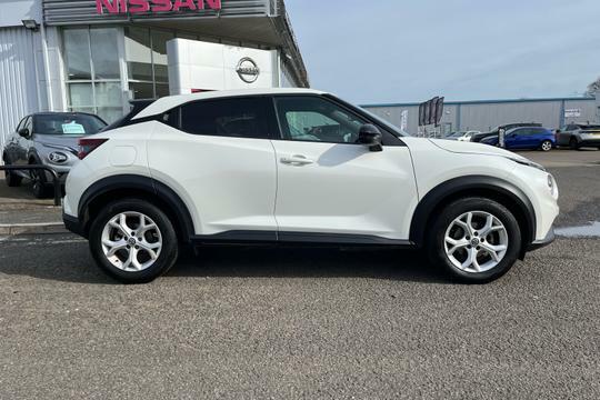 Compare Nissan Juke 1.0 Dig-t N-connecta 114Ps Dct 5-Door KS71JYC White