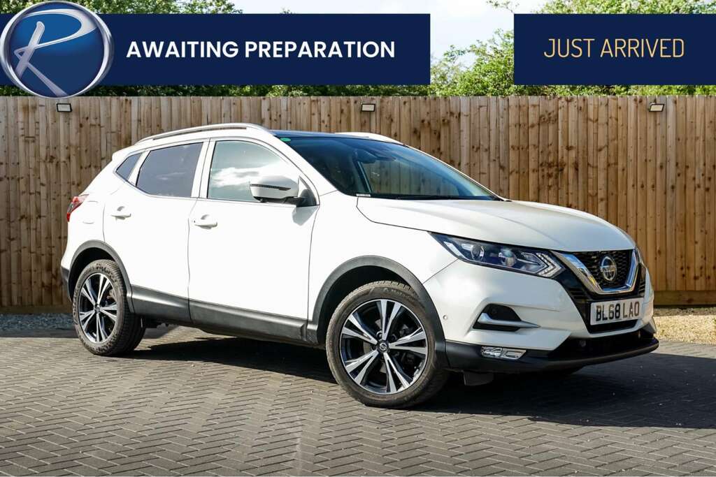 Nissan Qashqai Nissan Qashqai 1.3 Qashqai N-connecta Dig-t White #1