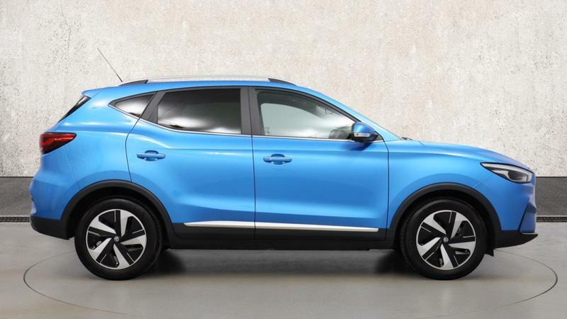 Compare MG ZS 72.6Kwh Trophy Suv 156 Ps HX73ZWW Blue