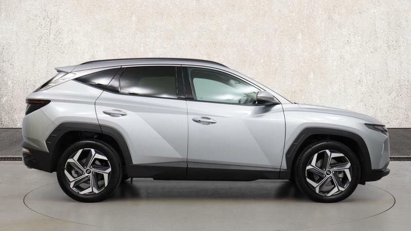 Compare Hyundai Tucson 1.6 H T-gdi Premium Suv Hybrid Eur HT73GKN Silver