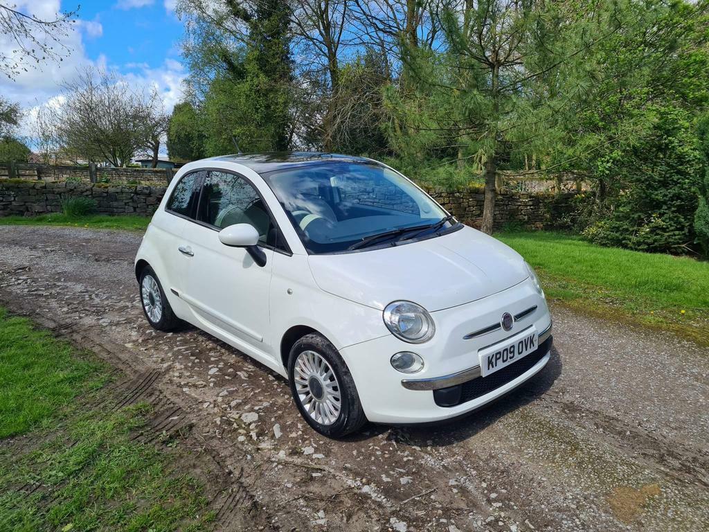 Compare Fiat 500 1.2 Lounge Euro 5 Ss KP09OVK White