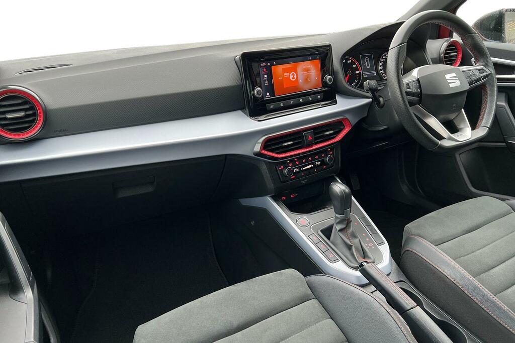 Compare Seat Arona 1.0 Tsi 110Ps Fr Edition Suv KS72RVP Red