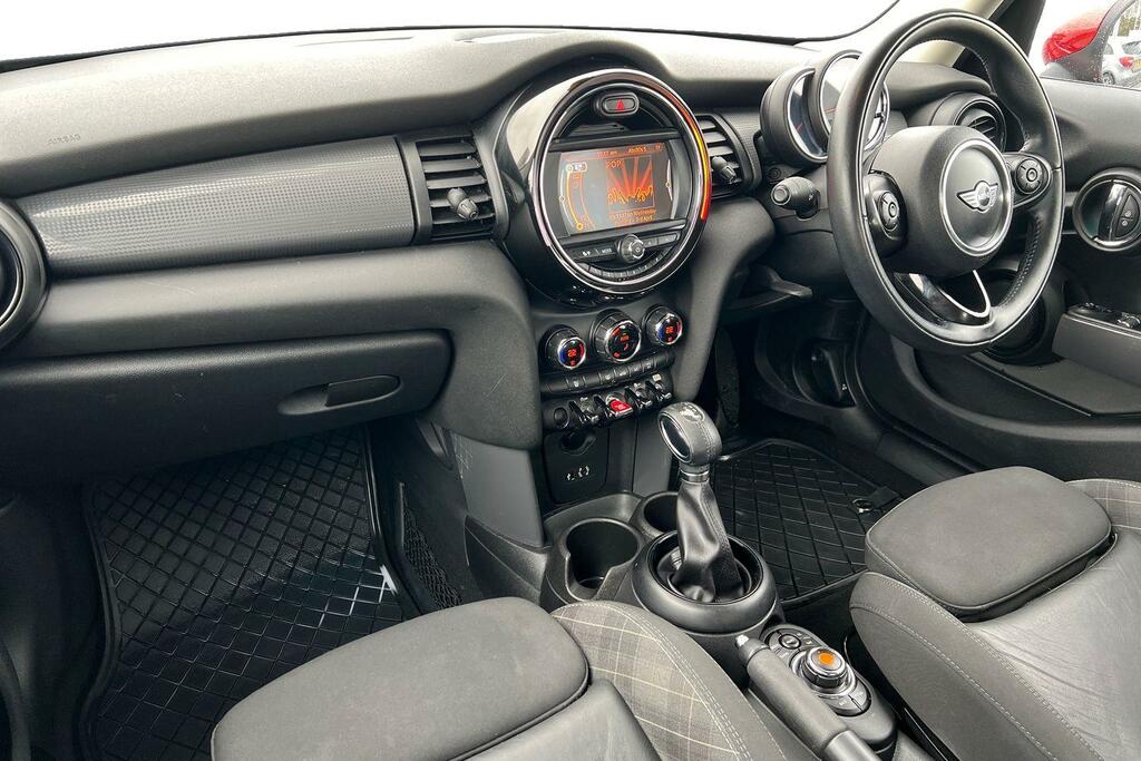 Compare Mini Hatch 1.5 Cooper D Steptronic Euro 6 Ss EX67TKV Red