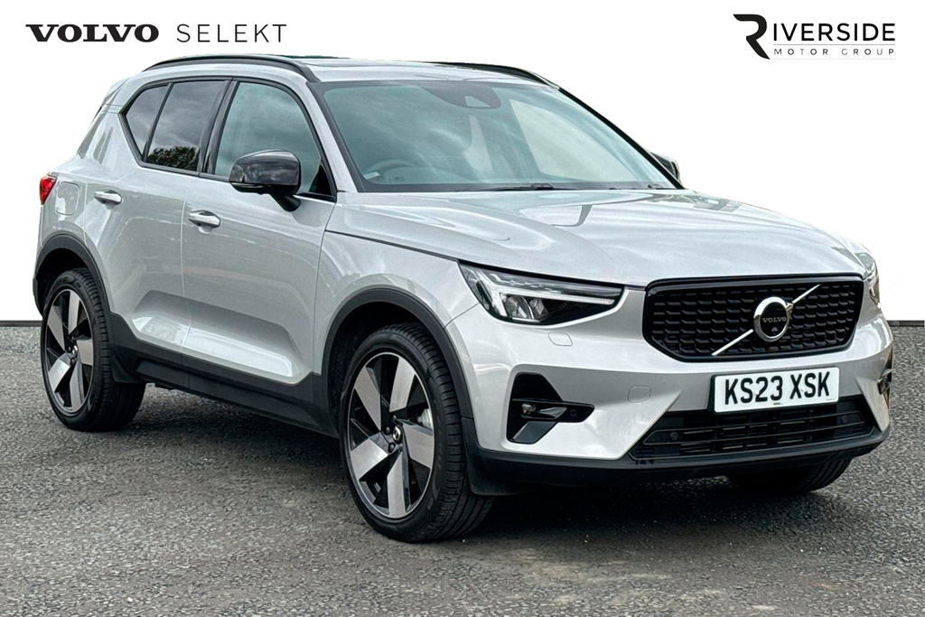Compare Volvo XC40 Recharge Ultimate, T5 Plug-in Hybrid Panoramic Sun KS23XSK Silver