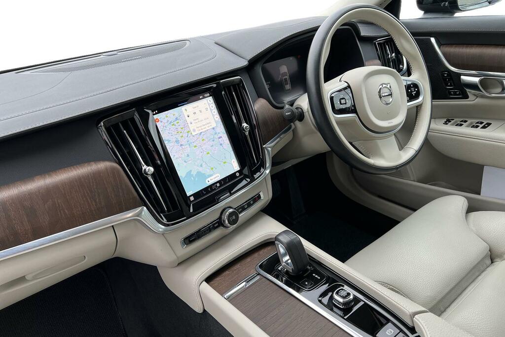 Compare Volvo V90 Cross Country Country, B5 Awd Mild Hybrid, Panoramic Sunroof, 36 CY71KKB Black