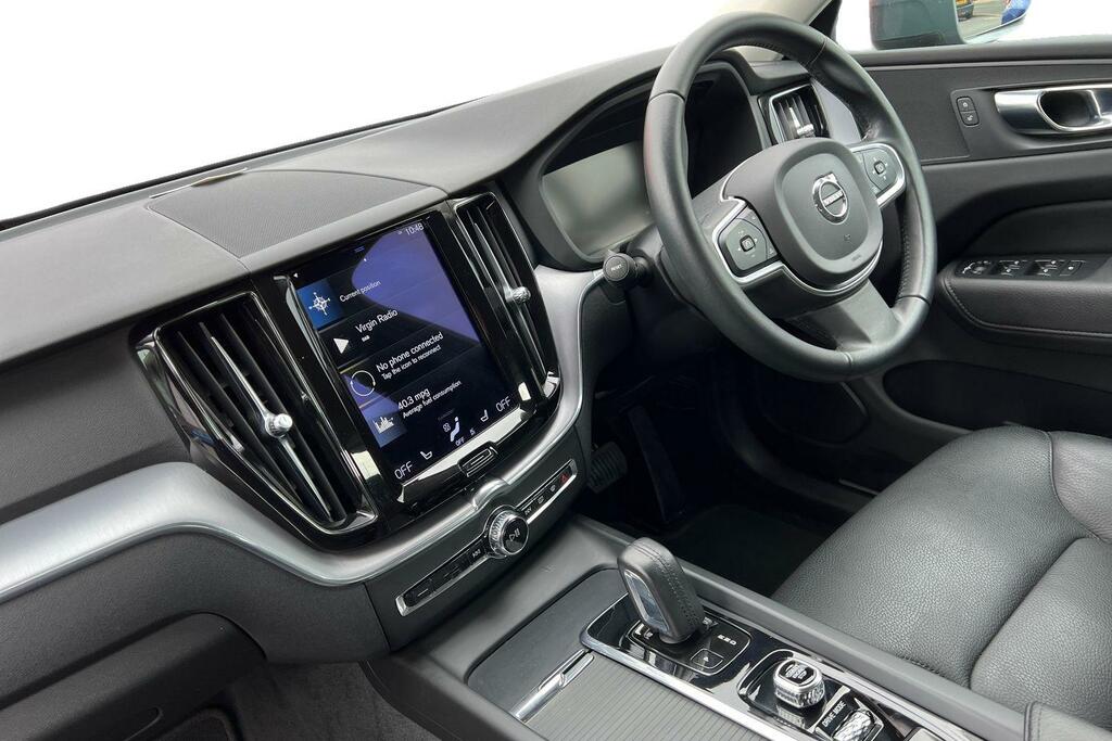 Compare Volvo XC60 Momentum, B4 Awd Mild Hybrid Park Assistnavcrui YE21LPK Grey