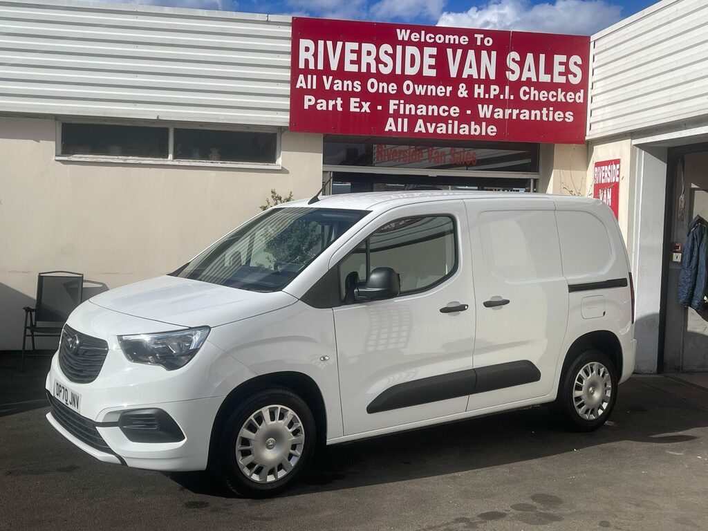 Compare Vauxhall Combo 1.5 Combo 2300 Sportive Ss 100.6 Bhp 2020 DP70JNV White
