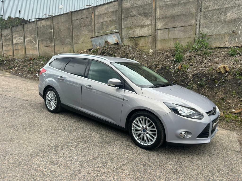 Compare Ford Focus 1.0T Ecoboost Zetec Euro 5 Ss  Silver