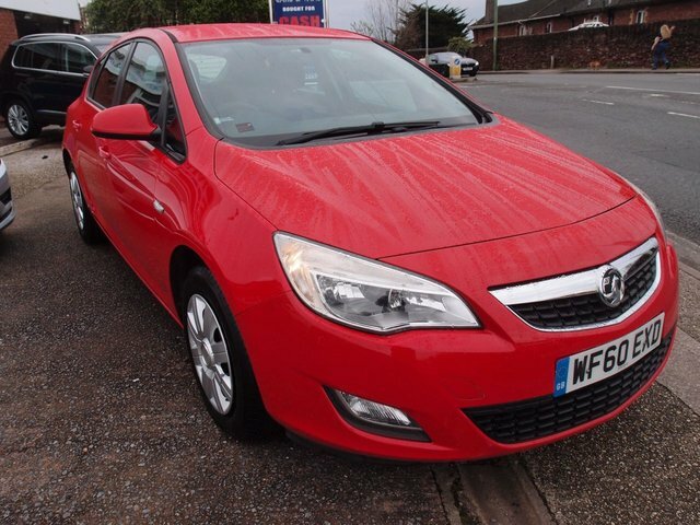 Compare Vauxhall Astra 1.4 Exclusiv 85 WF60EXD Red