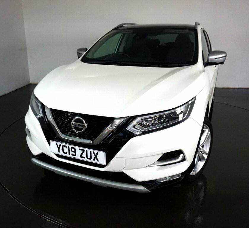 Compare Nissan Qashqai 1.5 Dci N-motion 5D-1 Owner From New-fixed Panoram YC19ZUX White