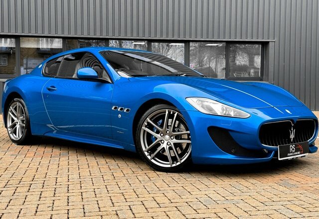 Compare Maserati GranTurismo 4.7 V8 Sport Euro 5 BV15SVO Blue