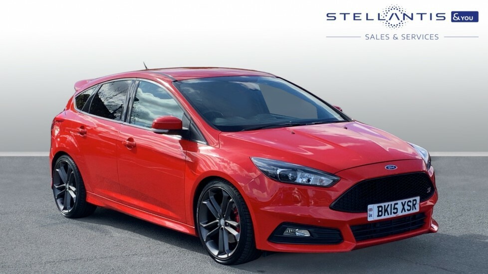 Compare Ford Focus Focus St-3 Tdci BK15XSR Red