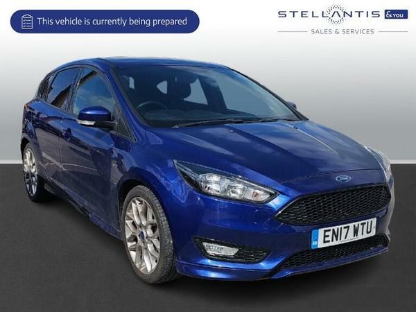 Compare Ford Focus 1.0T Ecoboost St-line Euro 6 Ss EN17WTU 