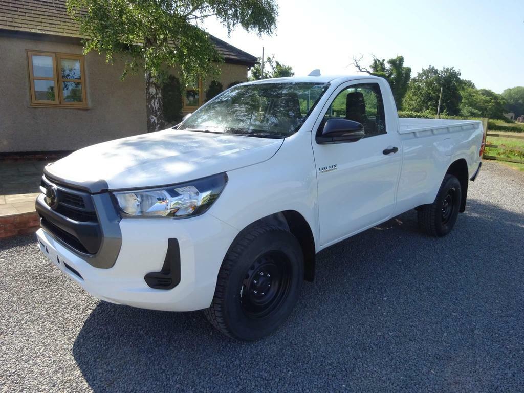 Compare Toyota HILUX 2.4 D-4d Active 4Wd Euro 6 HF19WWH White