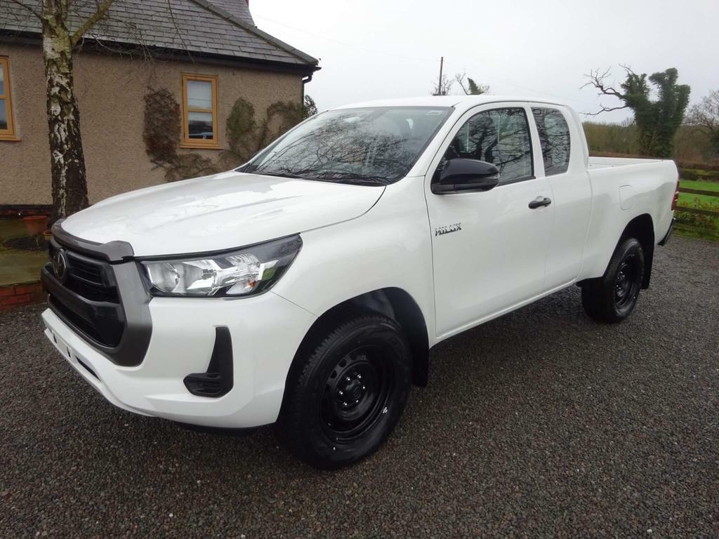 Compare Toyota HILUX 2.4 D-4d Active Extended Cab Pickup 4Wd Euro 6 S  White