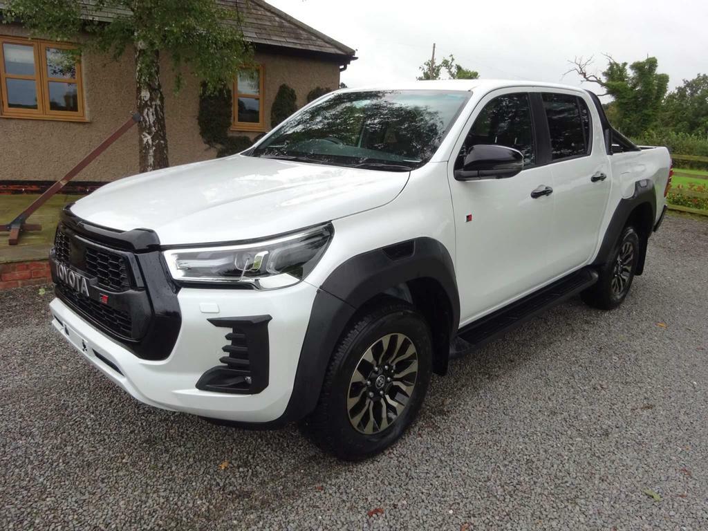 Compare Toyota HILUX 2.8 D-4d Gr Sport Double Cab Pickup 4Wd Euro YP19ZPJ White