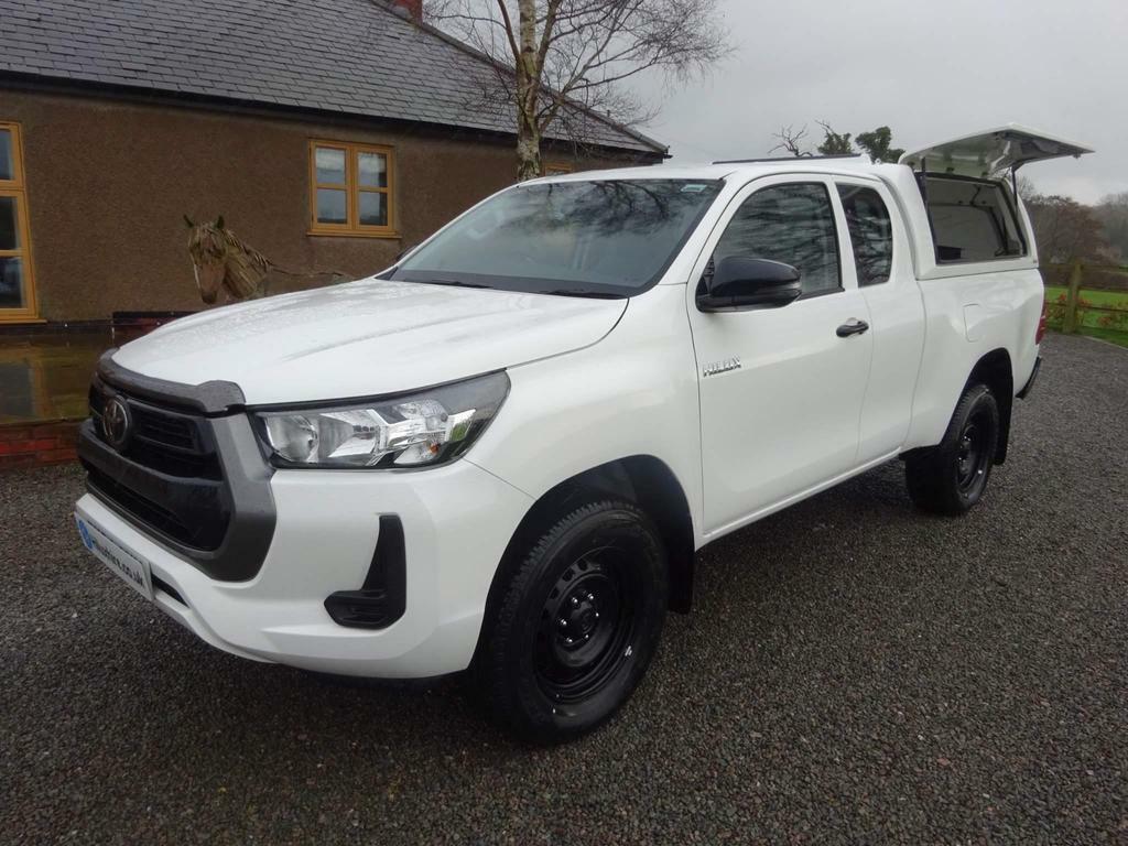 Compare Toyota HILUX 2.4 D-4d Active Extended Cab Pickup 4Wd Euro 6 S FD69HJN White