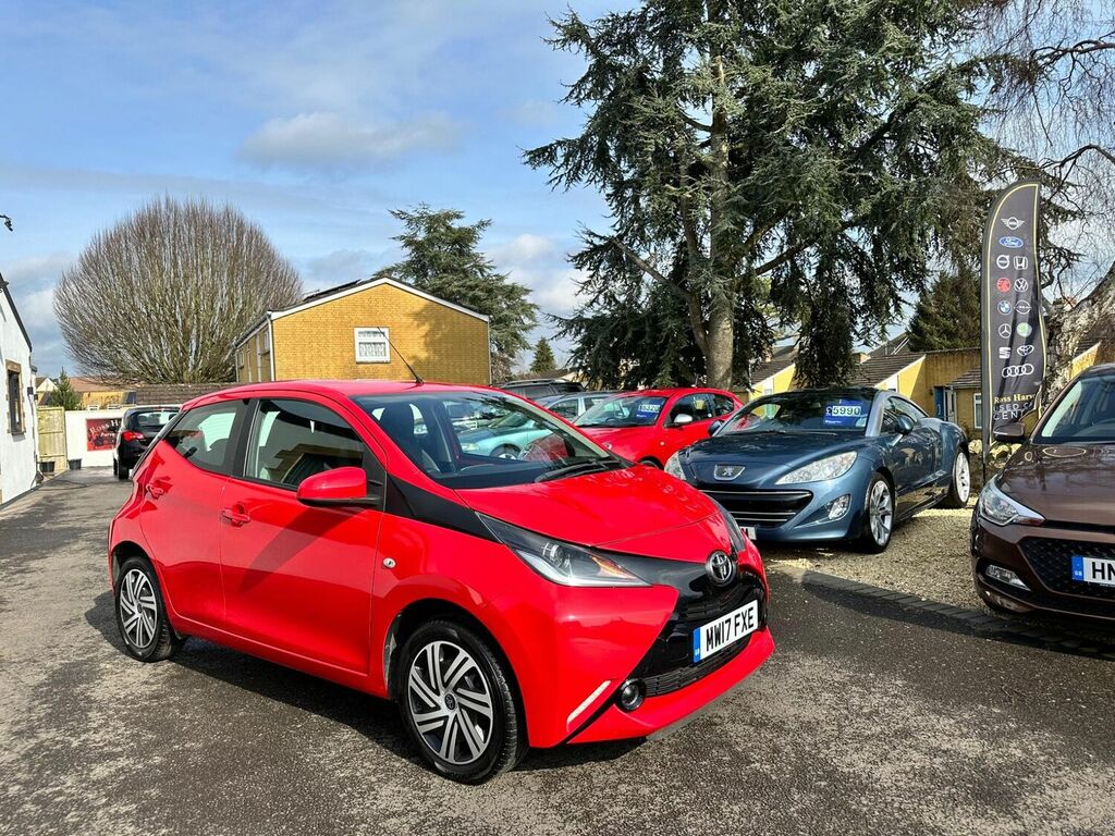 Compare Toyota Aygo 1.0 Vvt MW17FXE Red