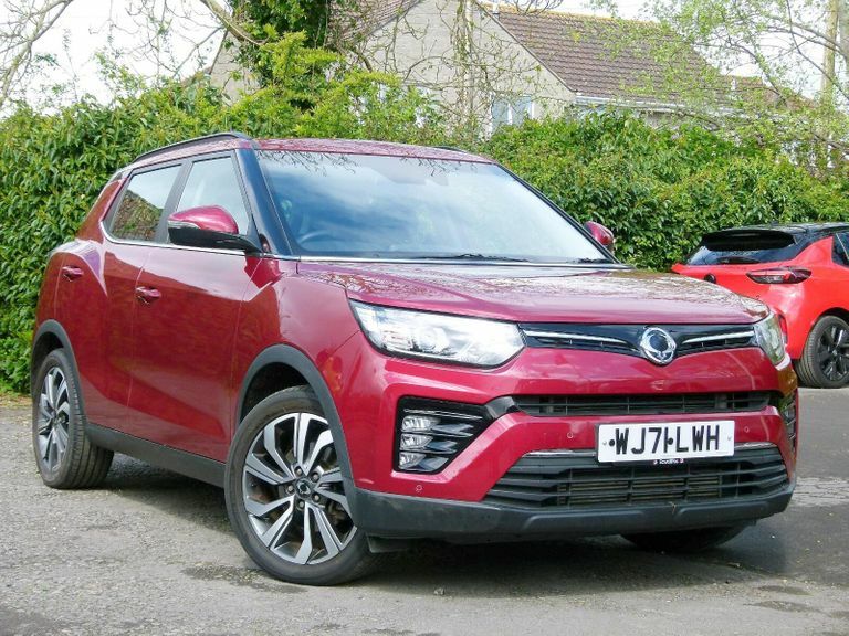 Compare SsangYong Tivoli Ultimate 1.6 WJ71LWH Red