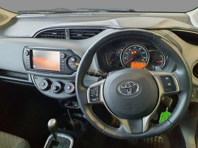 Compare Toyota Yaris 1.3 Vvt-i Icon 99 Bhp EN65EYB Grey