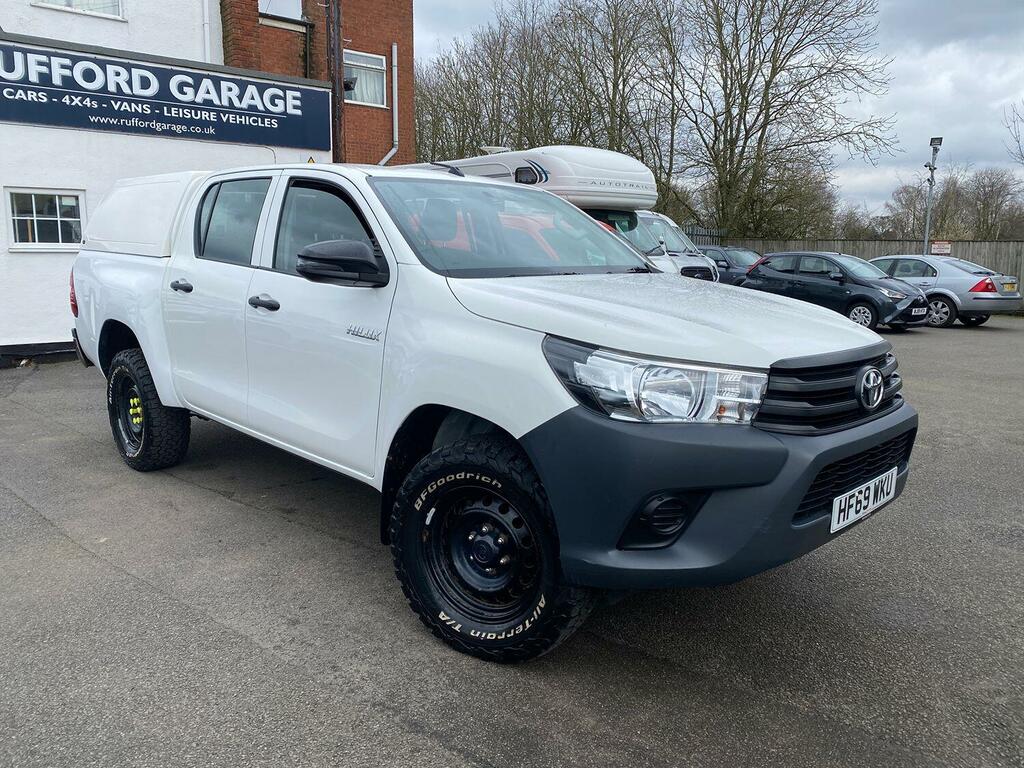 Compare Toyota HILUX Pickup 2.4 D-4d Active 201969 HF69WKU White