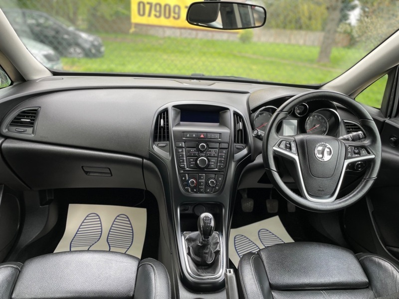 Used 2015 Vauxhall Astra KO15EWW 1.4T 16V LIMITED EDITION on Finance in