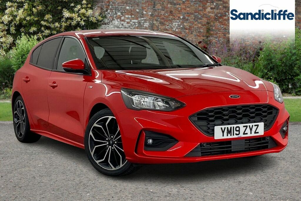 Compare Ford Focus 1.0 Ecoboost 125 St-line X YM19ZYZ 