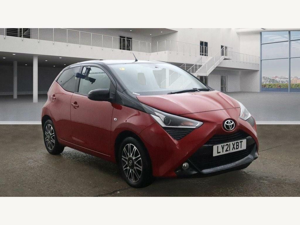 Compare Toyota Aygo 1.0 Vvt-i X-clusiv Euro 6 Ss Hatch... 2021 LY21XBT Red