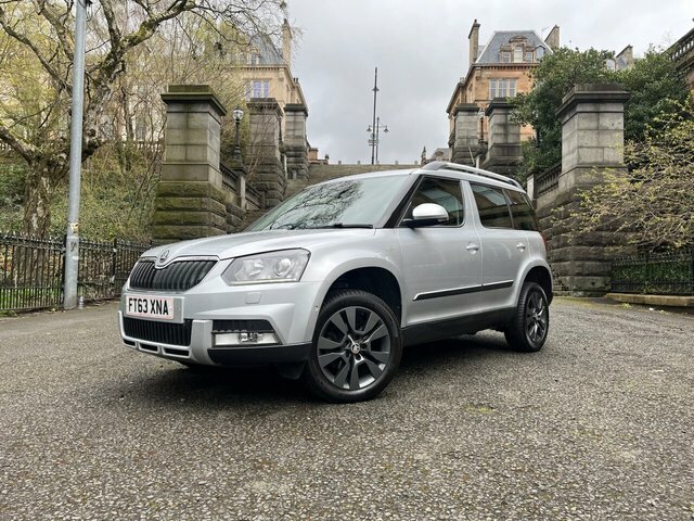 Compare Skoda Yeti Outdoor 2.0 Laurin And Klement Tdi Cr Dsg 138 B FT63XNA Silver