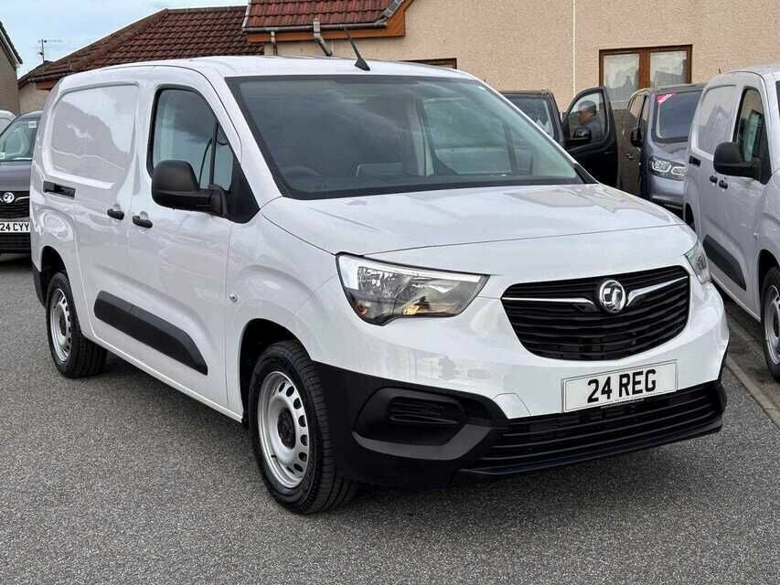 Compare Vauxhall Combo Crg L2h1 2300 1.5 Tb D 100Ps Prime SW24CYS White