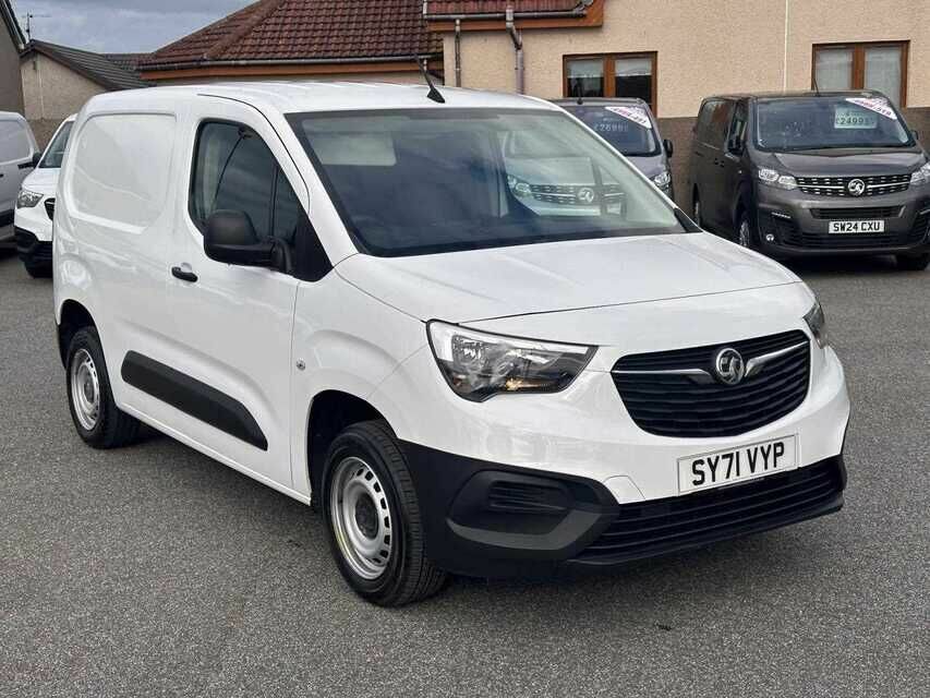 Compare Vauxhall Combo Cargo L1h1 2000 1.5 Edition Td SY71VYP White