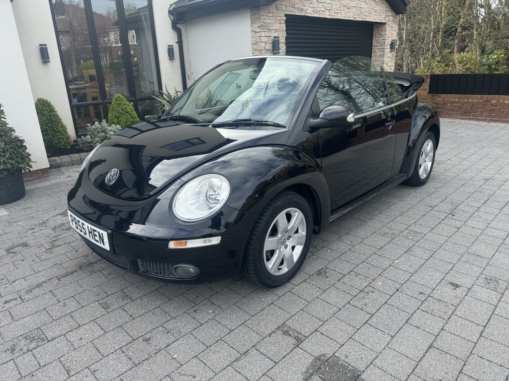 Compare Volkswagen Beetle Beetle PB55HEN Black