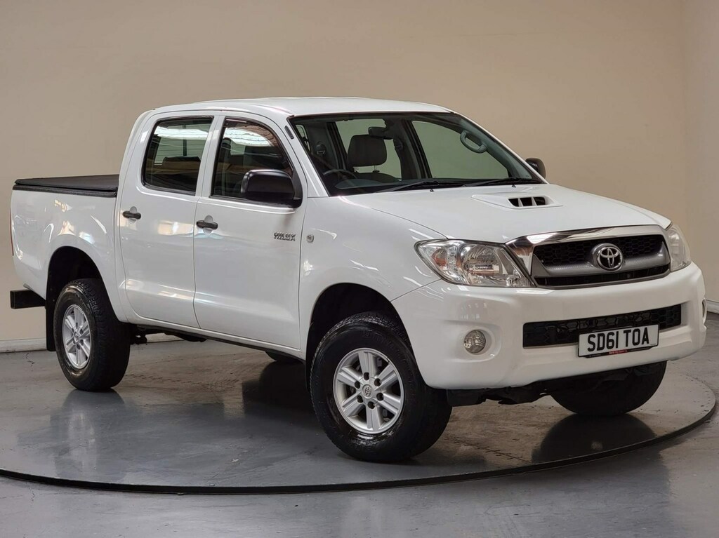 Compare Toyota HILUX 2.5 D-4d Hl2 4Wd SD61TOA White