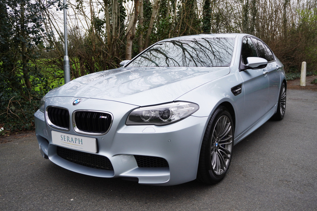 Compare BMW M5 4.4 V8 Dct  