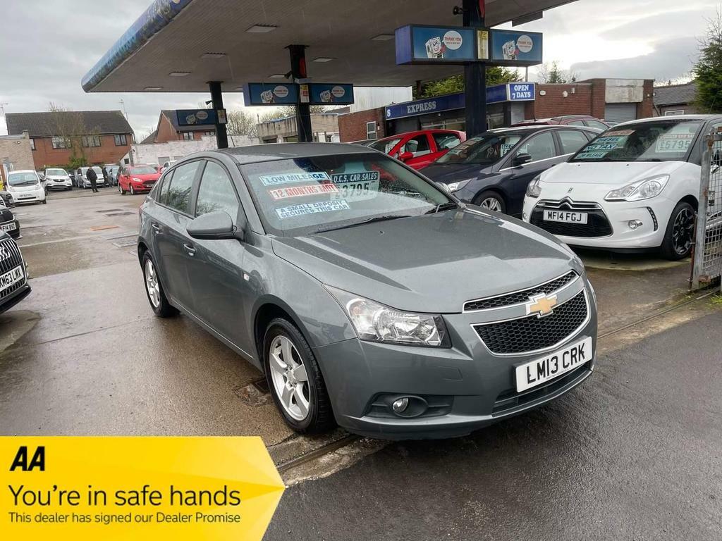 Compare Chevrolet Cruze 1.6 Lt Euro 5 LM13CRK Grey