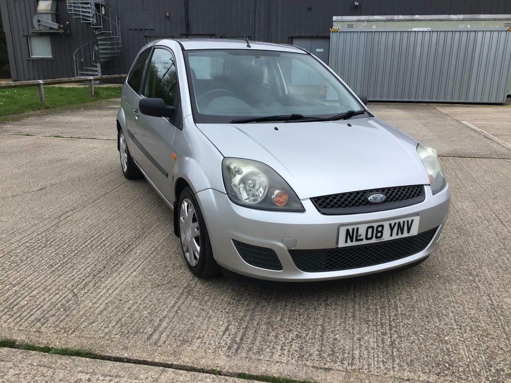 Compare Ford Fiesta 1.25 Style NL08YNV Silver