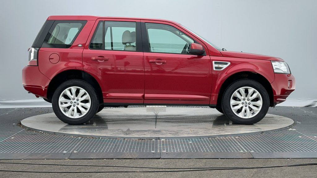 Compare Land Rover Freelander 2 Sd4 Hse NA63UNY Red