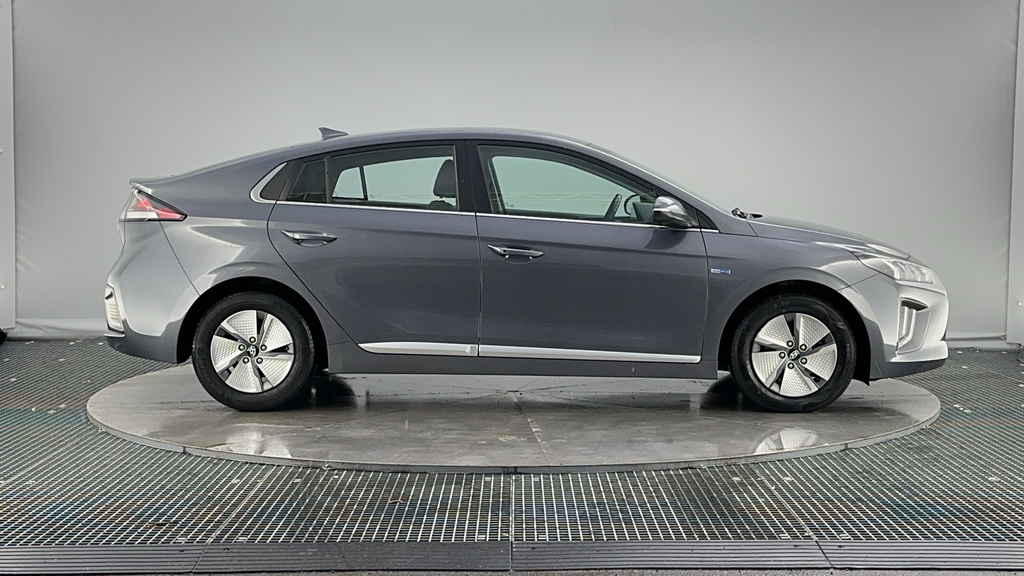 Compare Hyundai Ioniq 1.6 H-gdi Premium Hatchback Hybrid Dct EF70YMP Grey